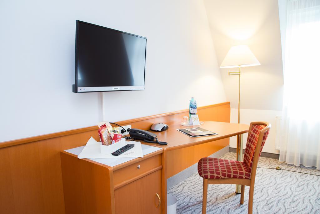 Hotel Kaiserhof Radeberg Esterno foto