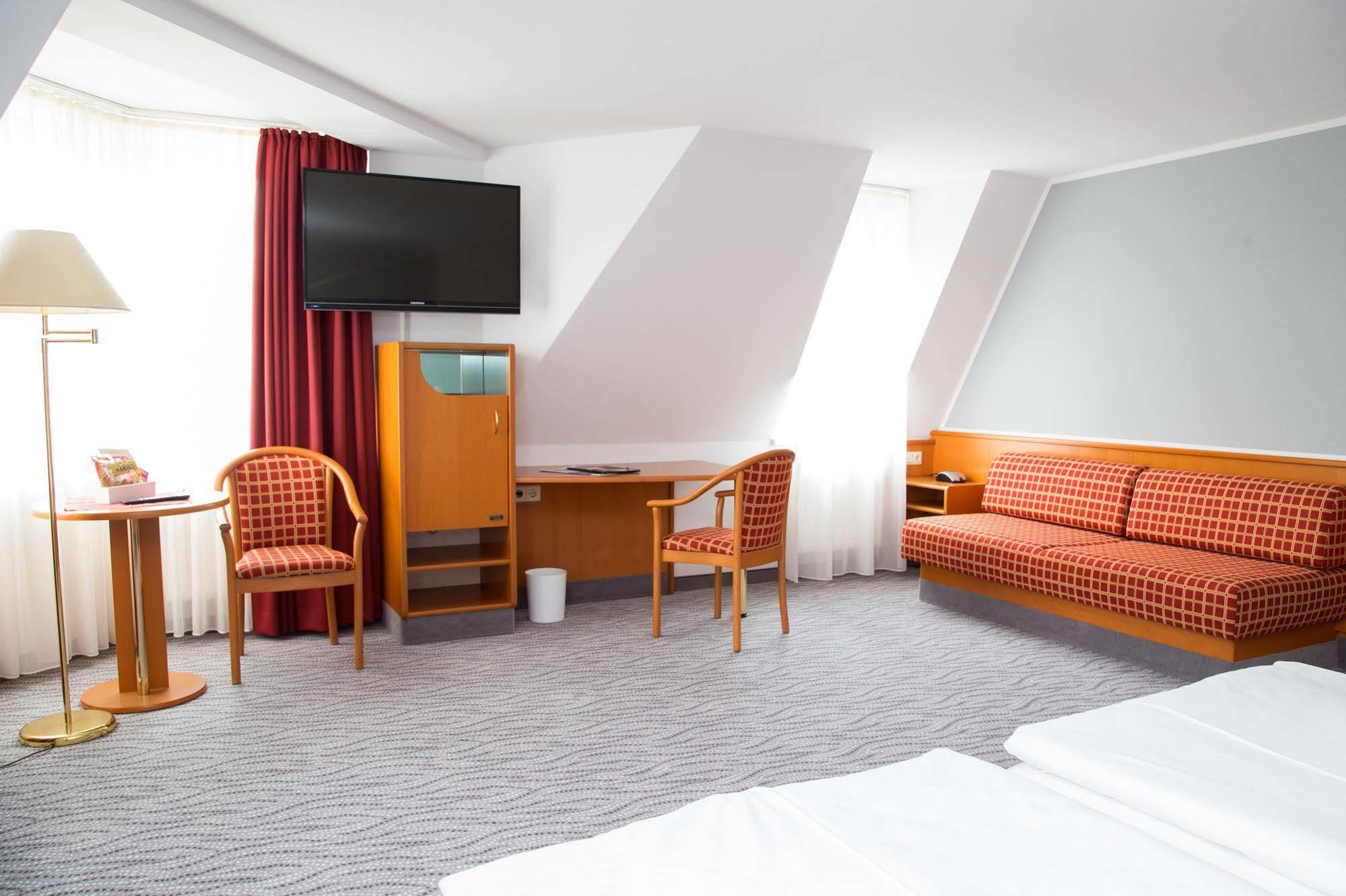 Hotel Kaiserhof Radeberg Esterno foto