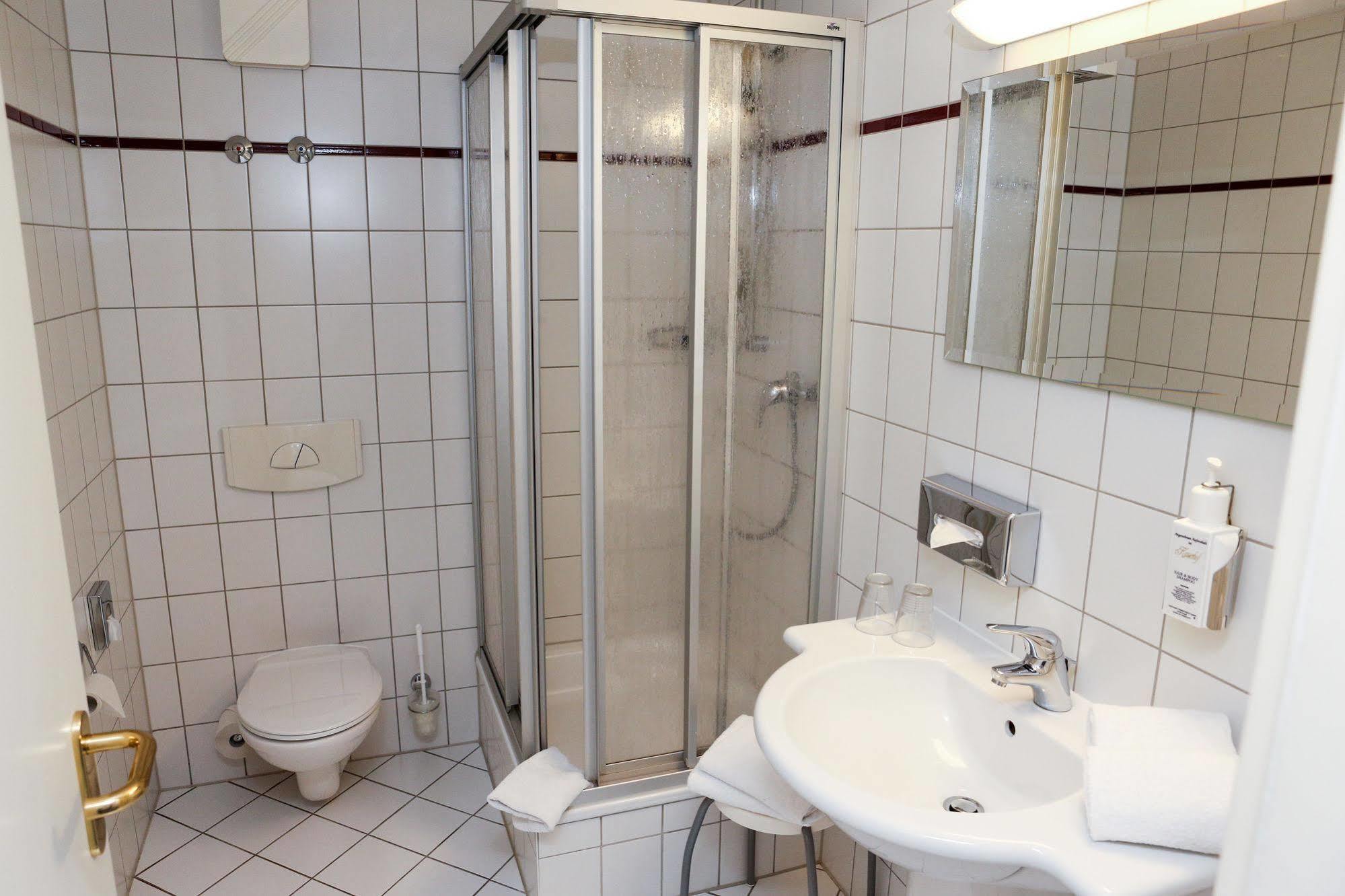 Hotel Kaiserhof Radeberg Esterno foto