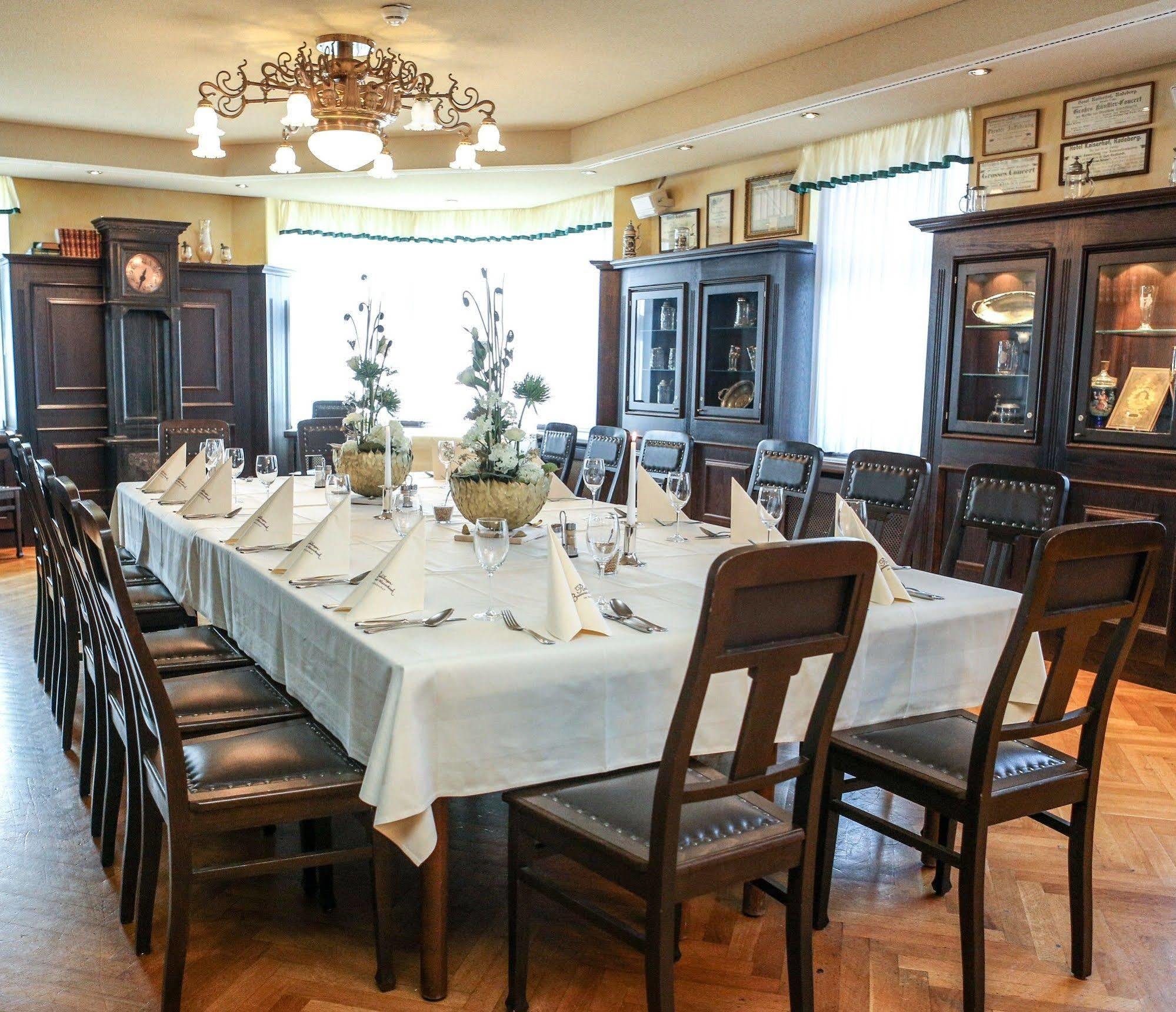 Hotel Kaiserhof Radeberg Esterno foto