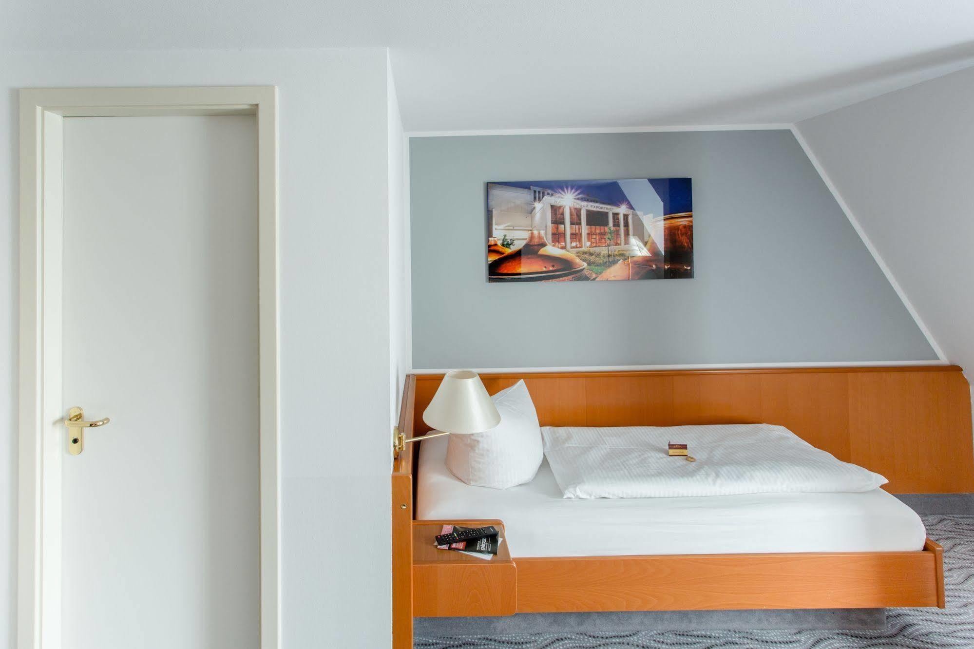 Hotel Kaiserhof Radeberg Esterno foto